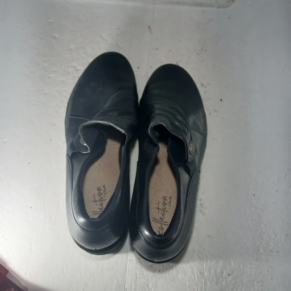 Clarks Loafers Size 6 Navy Blue Leather Ultimate Comfort Slip On Pleated Button